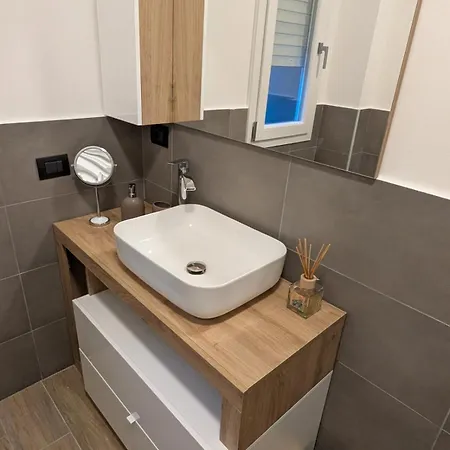 Eleven - 4 Guests Apartament Novara