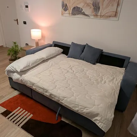 Eleven - 4 Guests *