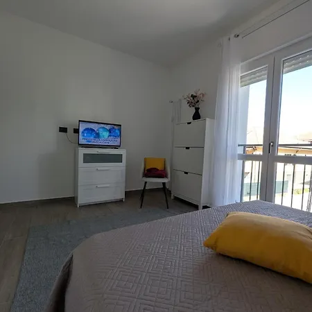 Eleven - 4 Guests Apartament Novara