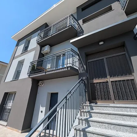 Eleven - 4 Guests Apartament *