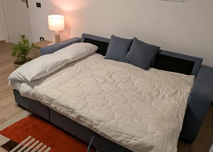 Eleven - 4 Guests *