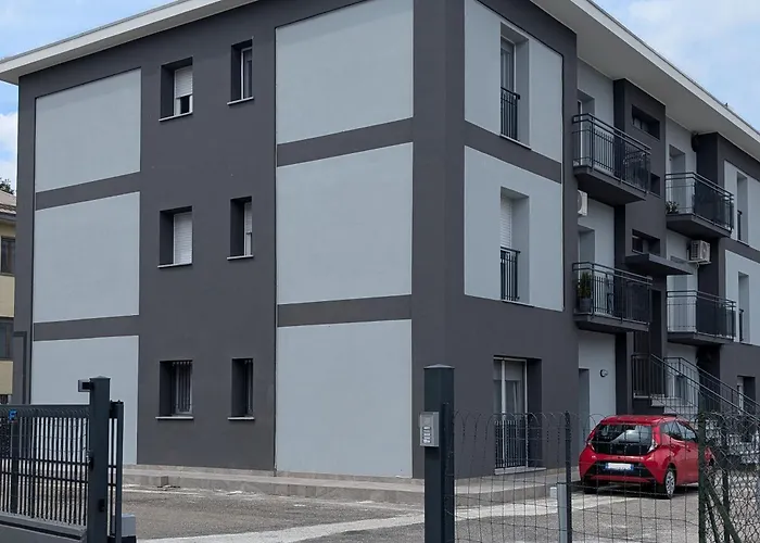 Apartamento Eleven - 4 Guests Novara